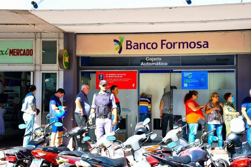 La Policía despliega un amplio operativo en inmediaciones a bancos y cajeros automáticos